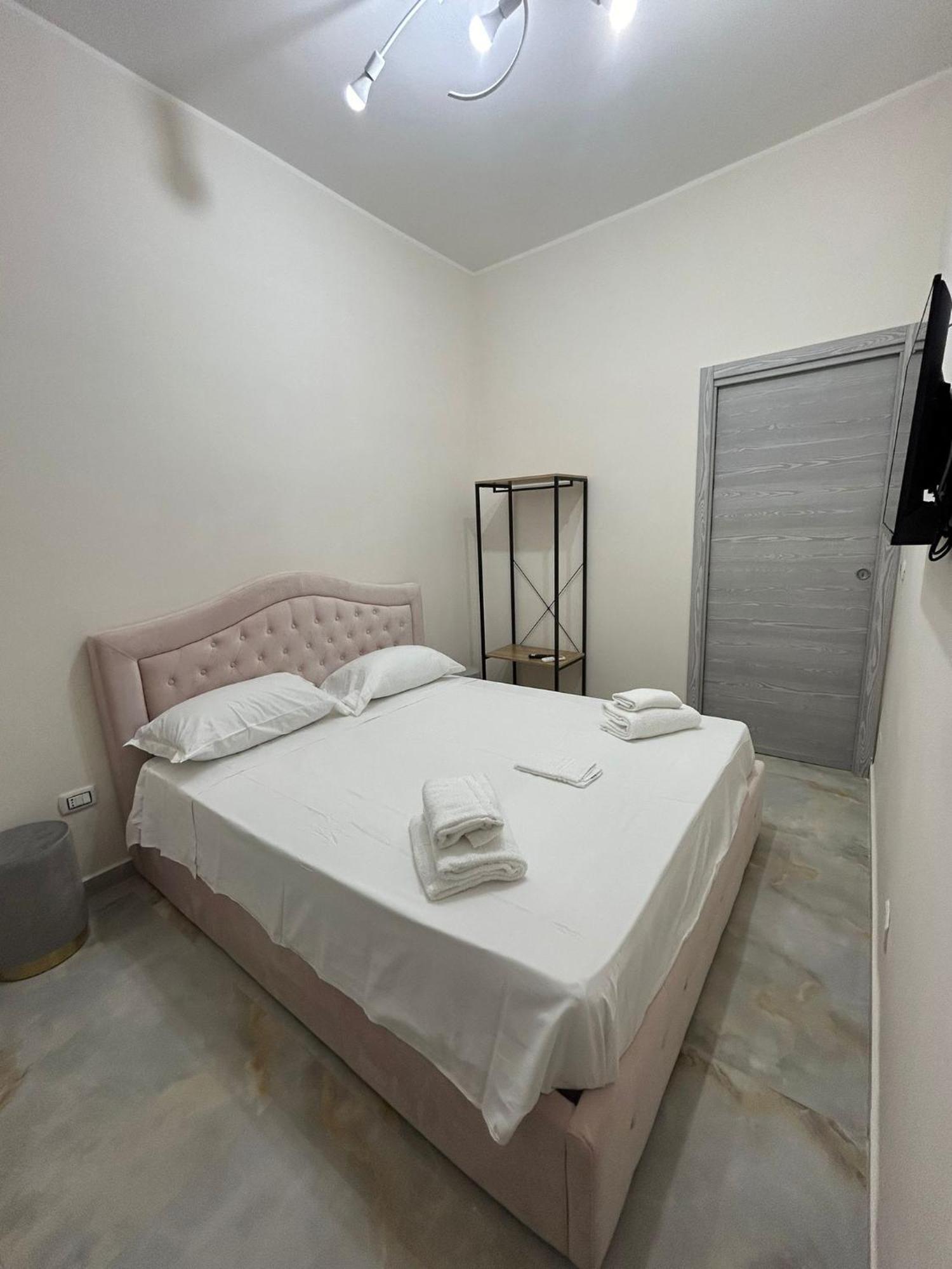 Valentino House Vico Mattonelle 48 Napoli